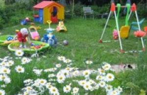 Детская площадка своими руками из подручных средств на даче и в детском саду (фото)